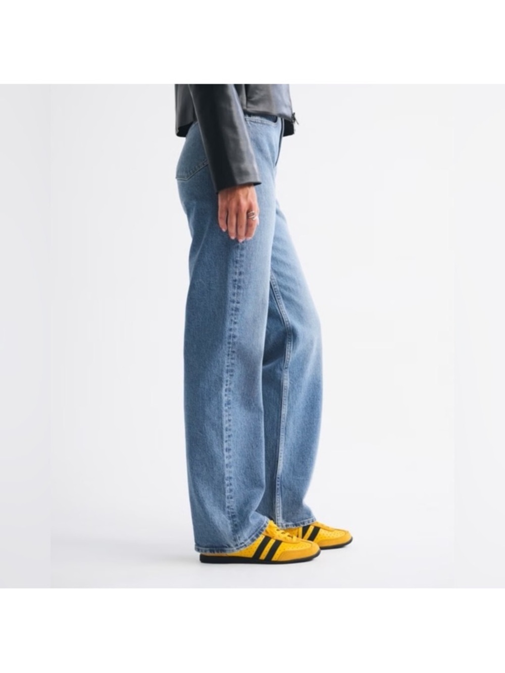 Abercrombie & Fitch Curve Love High Rise 90s Relaxed Jean - Picture 2 of 7